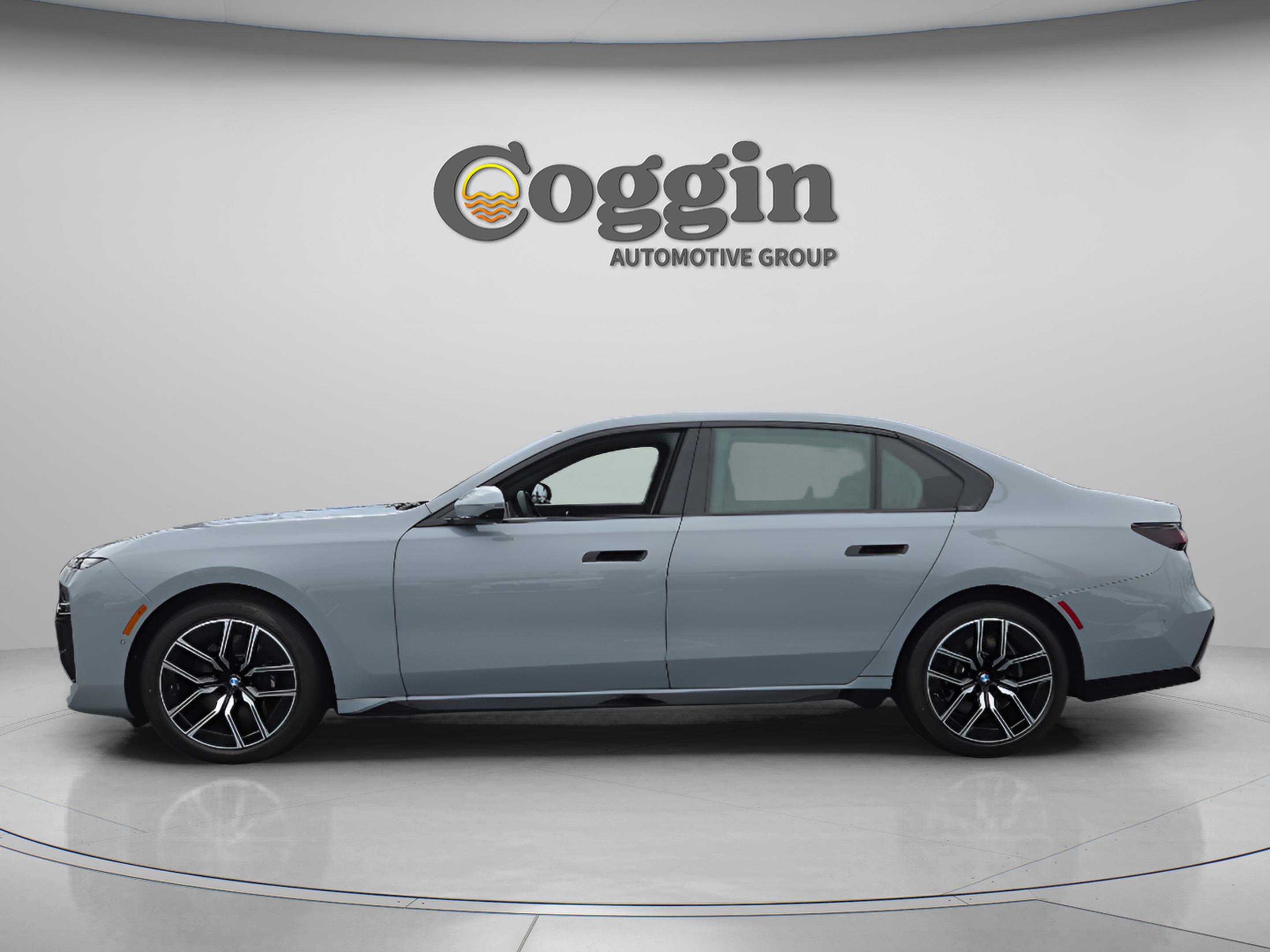 Used 2024 BMW 740i xDrive w/ Premium Package AWD/4WD image 2