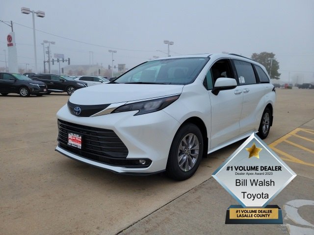 New 2025 Toyota Sienna XLE image 2