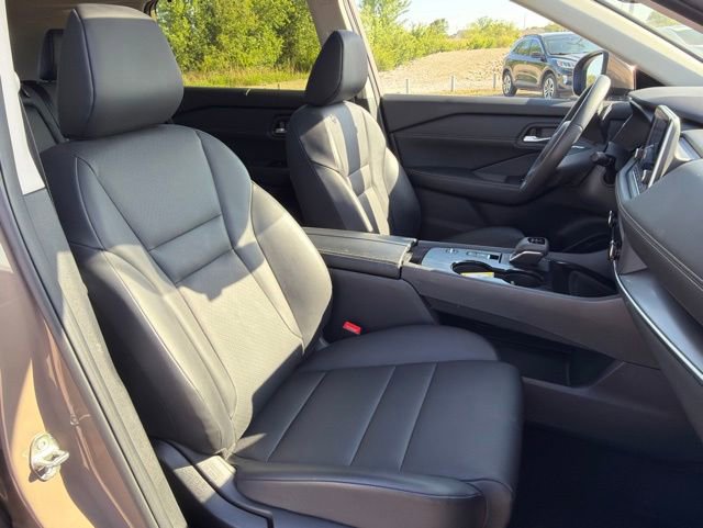 Used 2024 Nissan Rogue SV w/ SV Premium Package FWD image 7