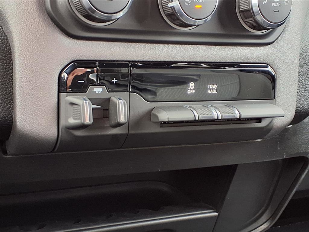 Used 2024 RAM 2500 Big Horn w/ Bed Utility Group image 10