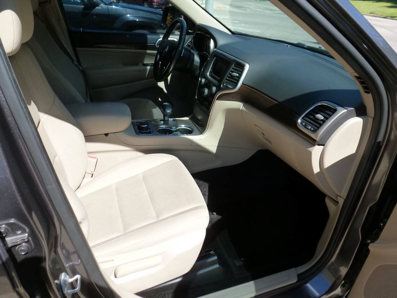 Used 2015 Jeep Grand Cherokee Laredo w/ Quick Order Package 23E AWD/4WD image 11