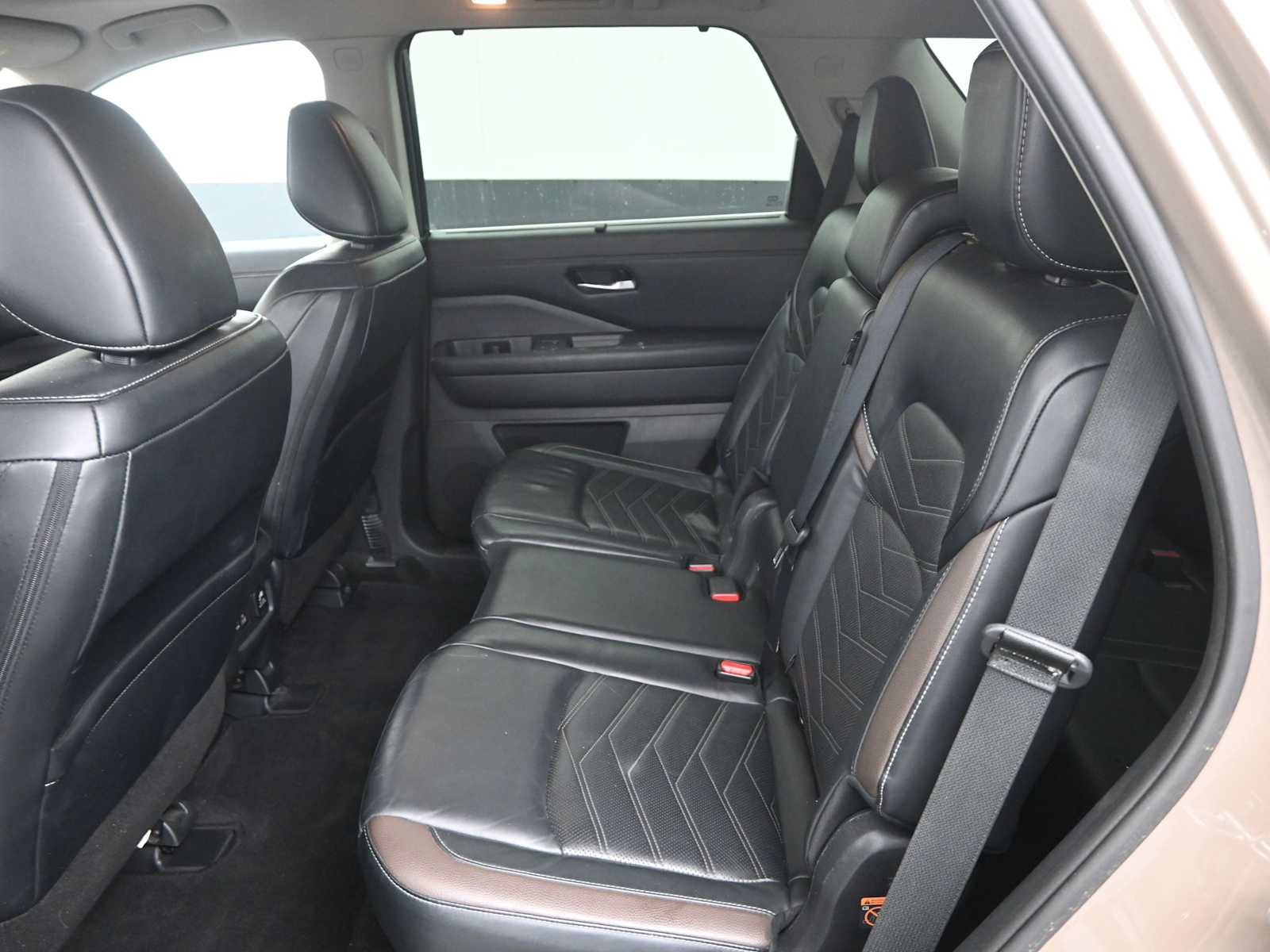 Used 2023 Nissan Pathfinder Platinum w/ Cargo Package image 24