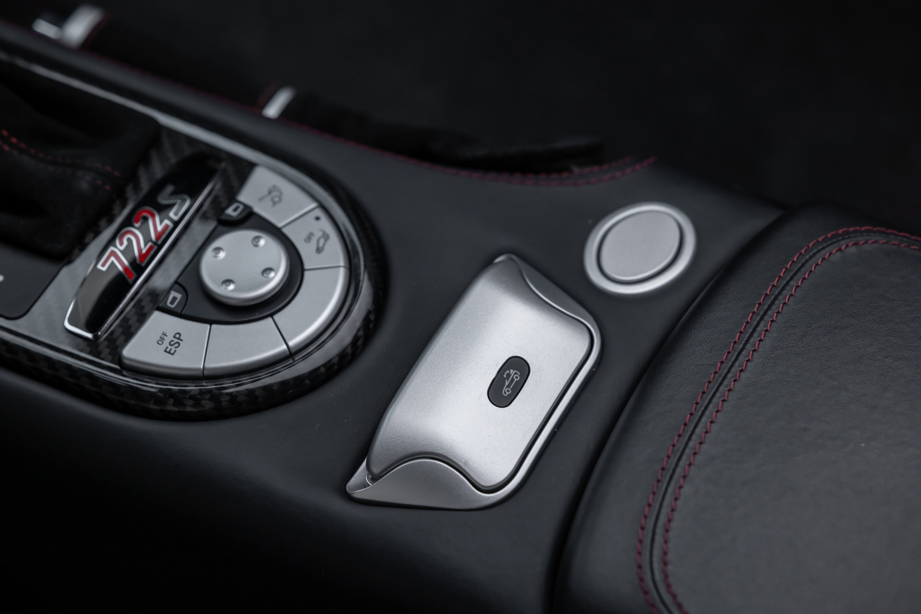 Used 2009 Mercedes-Benz SLR image 31