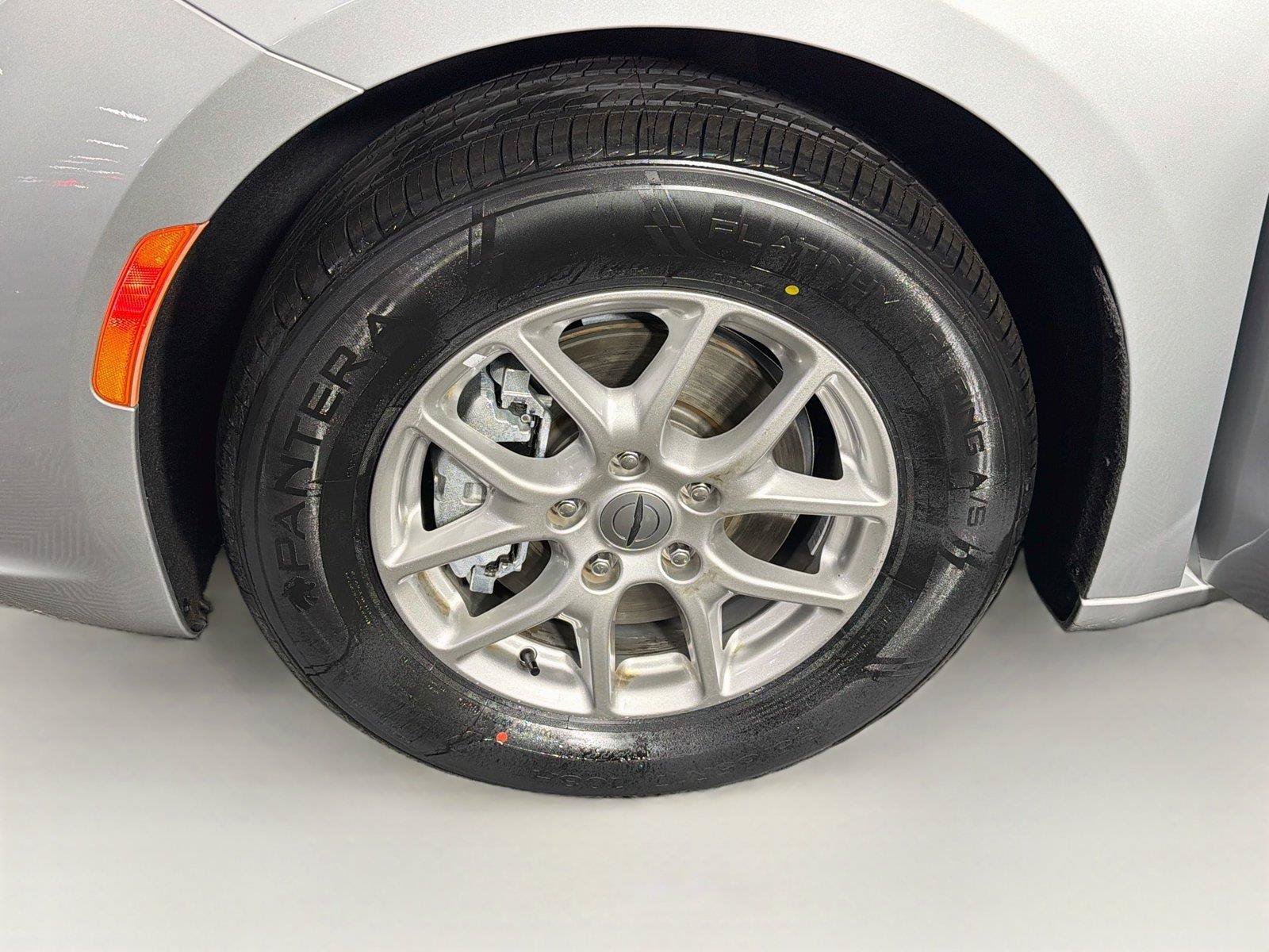 Used 2024 Chrysler Pacifica Touring-L FWD image 33