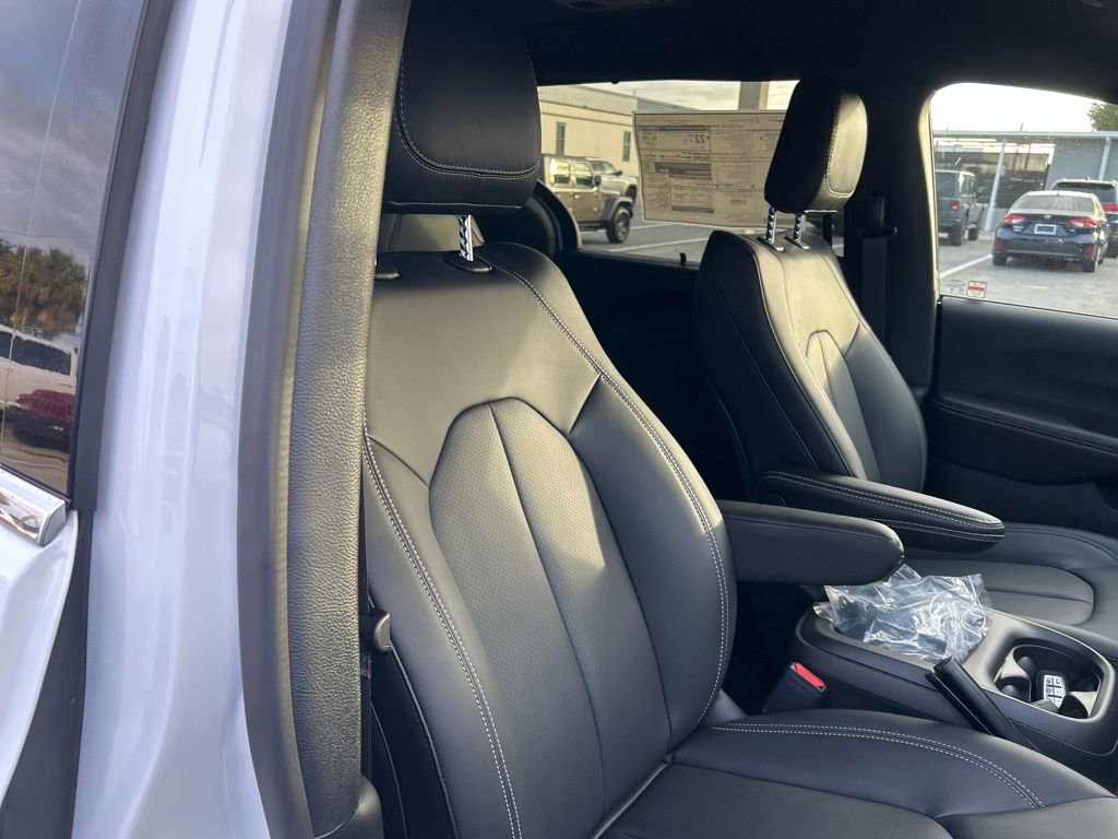 New 2026 Chrysler Pacifica Select image 22