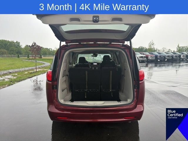 Used 2023 Chrysler Voyager LX FWD image 11