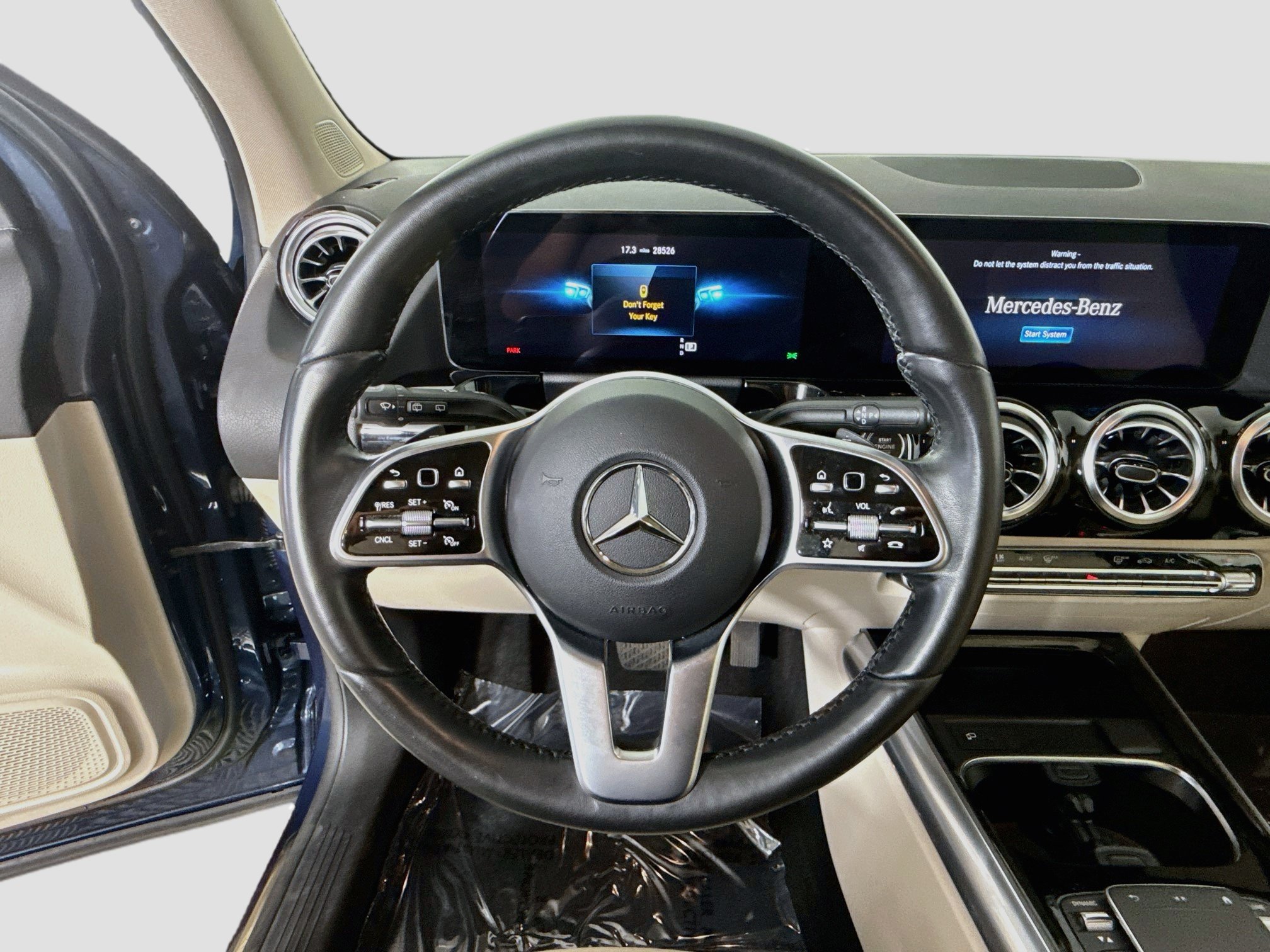Used 2023 Mercedes-Benz GLA 250 4MATIC w/ Premium Package image 13