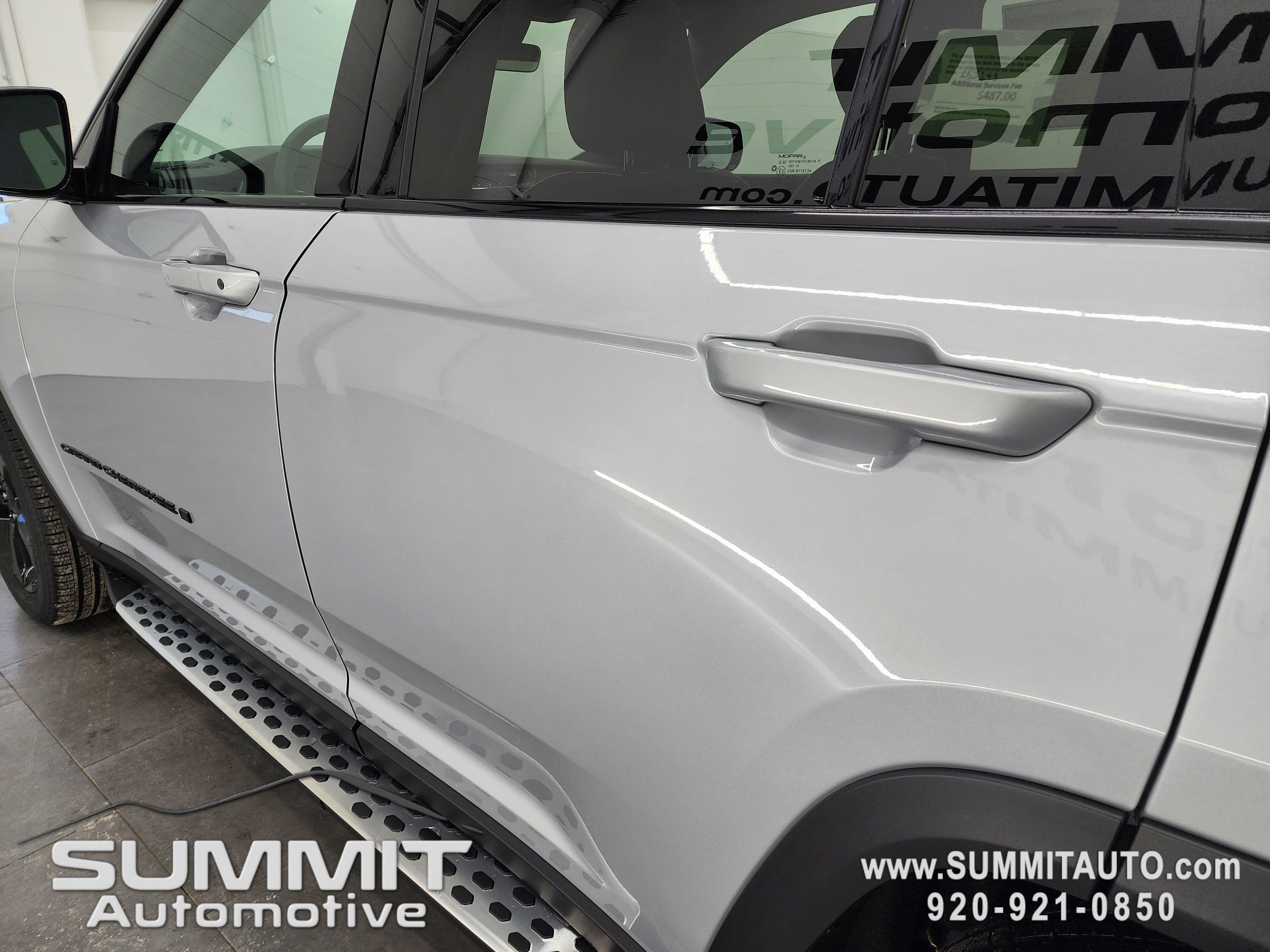 New 2025 Jeep Grand Cherokee Limited w/ Black Appearance Package image 37