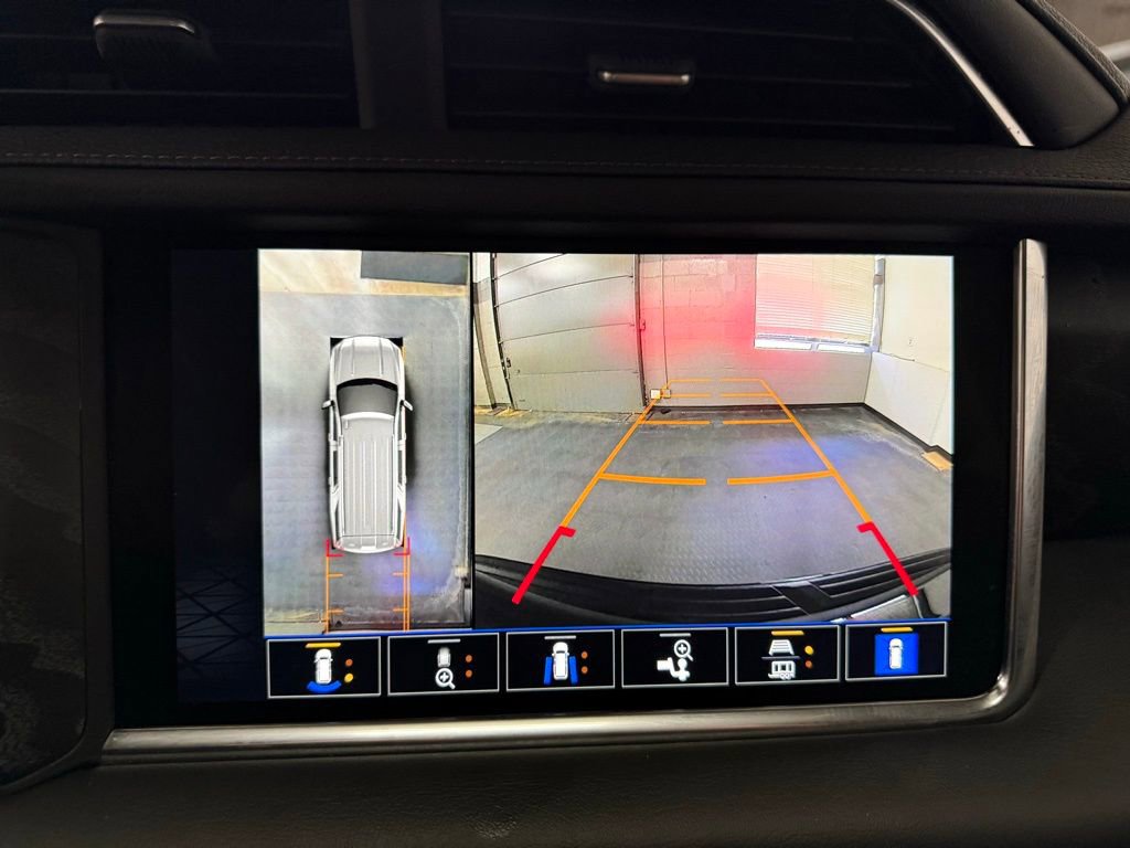 Used 2022 GMC Yukon Denali AWD/4WD image 13
