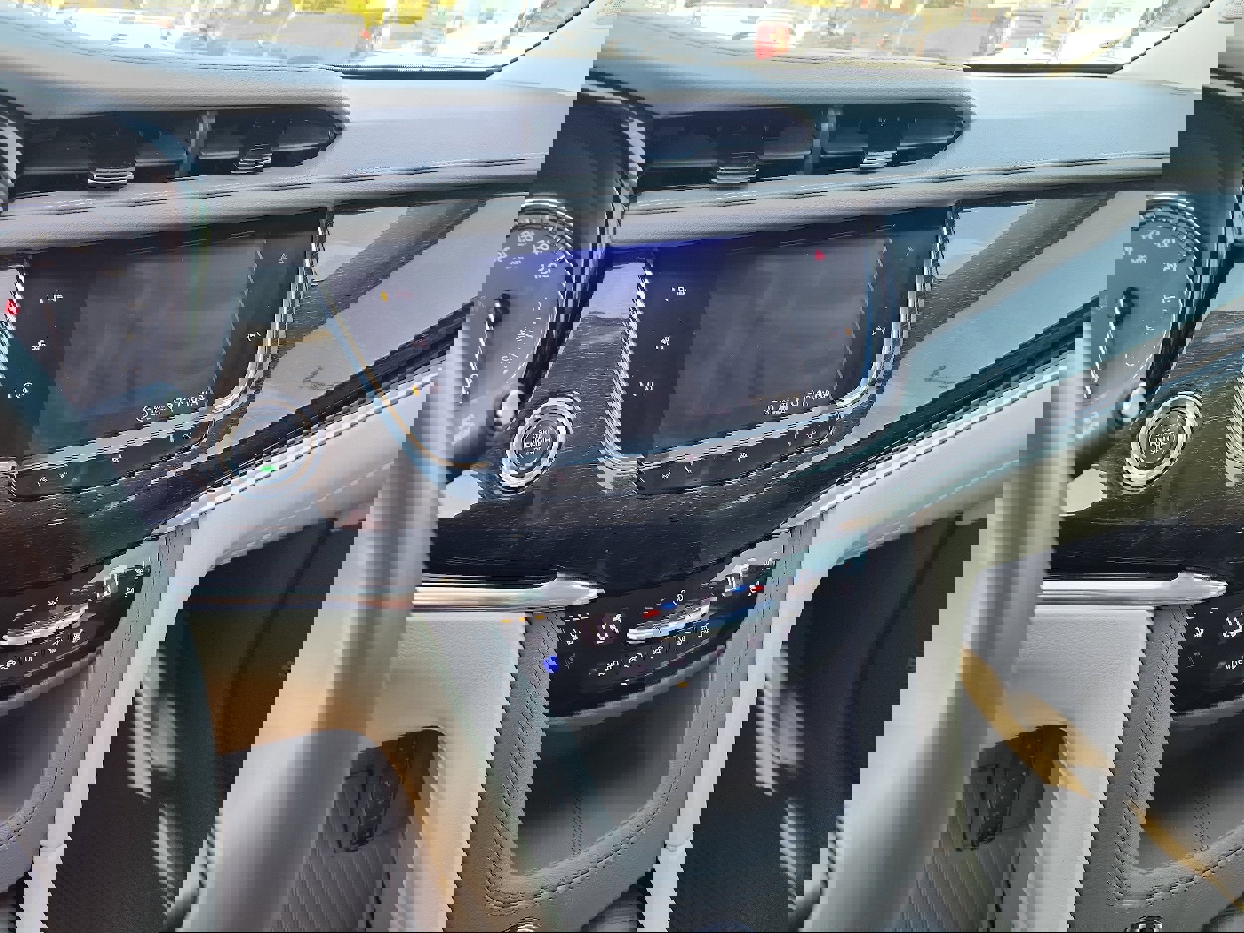 Used 2020 Cadillac XT6 Premium Luxury image 18