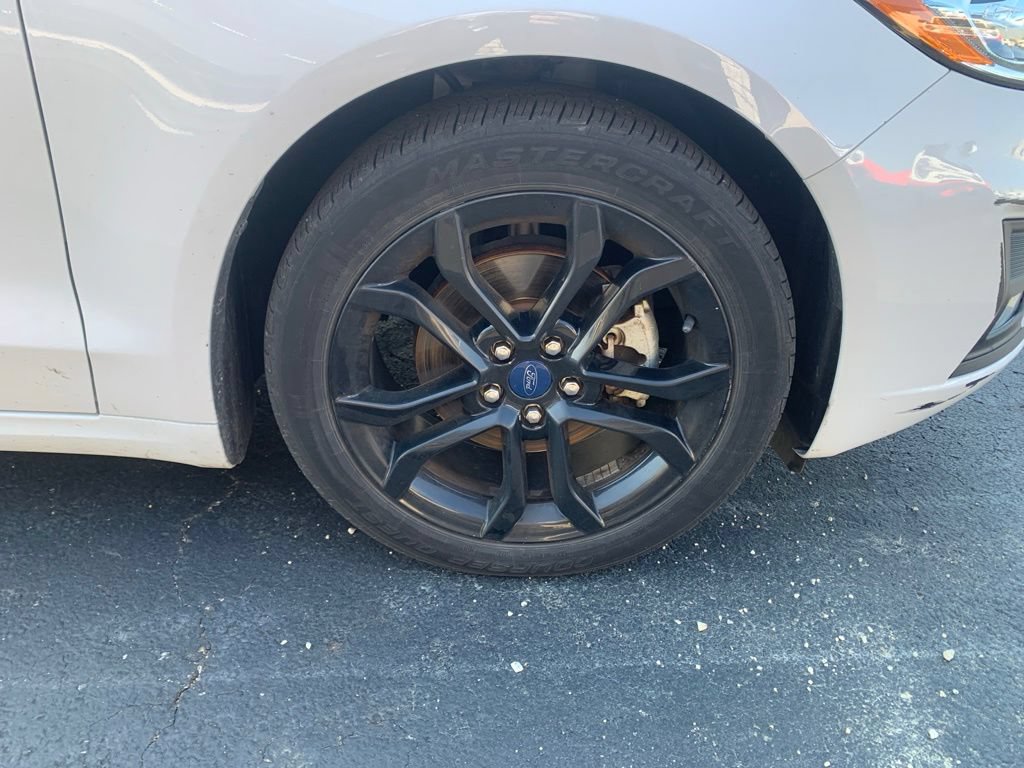 Used 2020 Ford Fusion SE w/ Equipment Group 151A FWD image 16