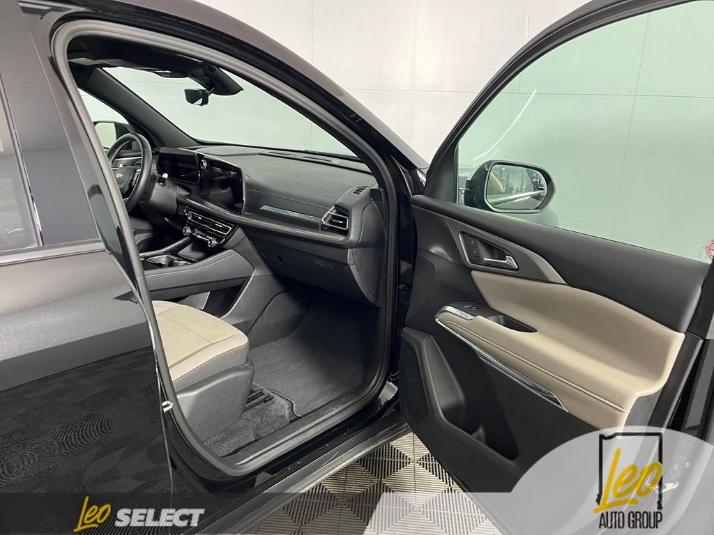 Used 2026 Chevrolet Traverse LT w/ Driver Confidence Package FWD image 15