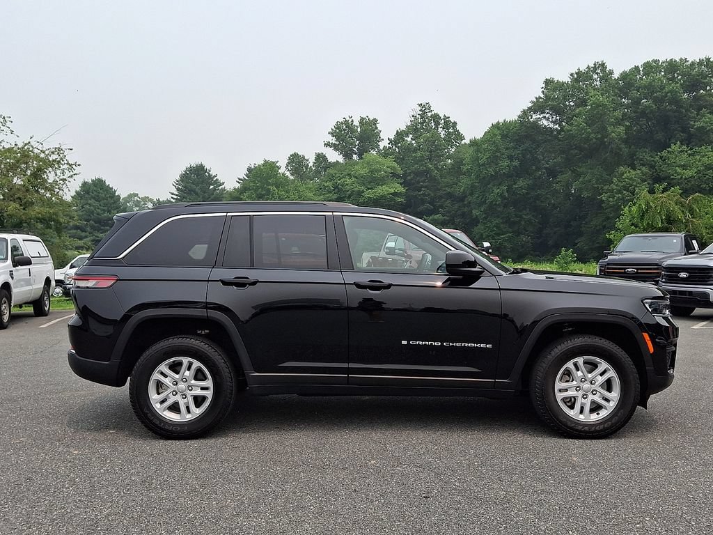 Used 2024 Jeep Grand Cherokee Laredo w/ Luxury Tech Group I AWD/4WD image 7