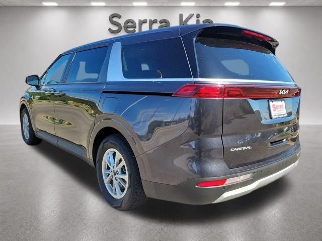 Used 2023 Kia Carnival LX FWD image 3