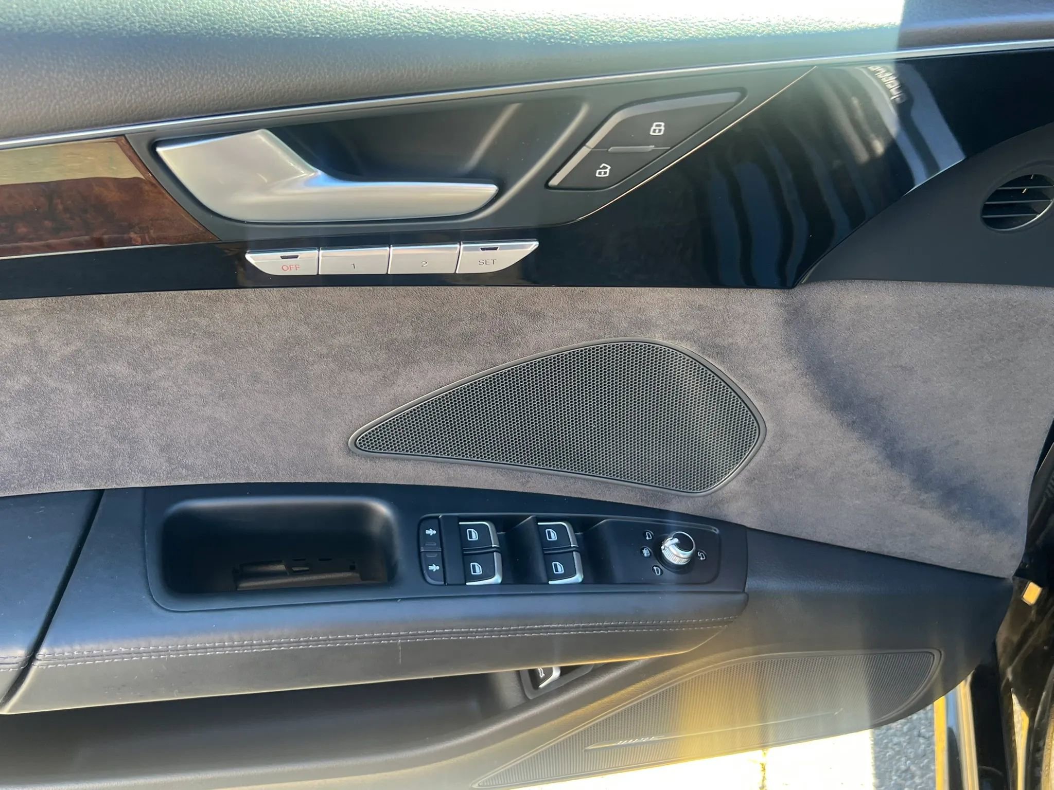 Used 2016 Audi A8 L 4.0T image 23