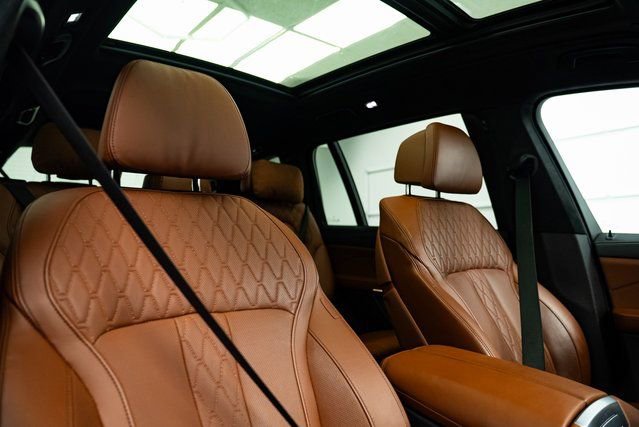 Used 2026 BMW X7 M60i image 37