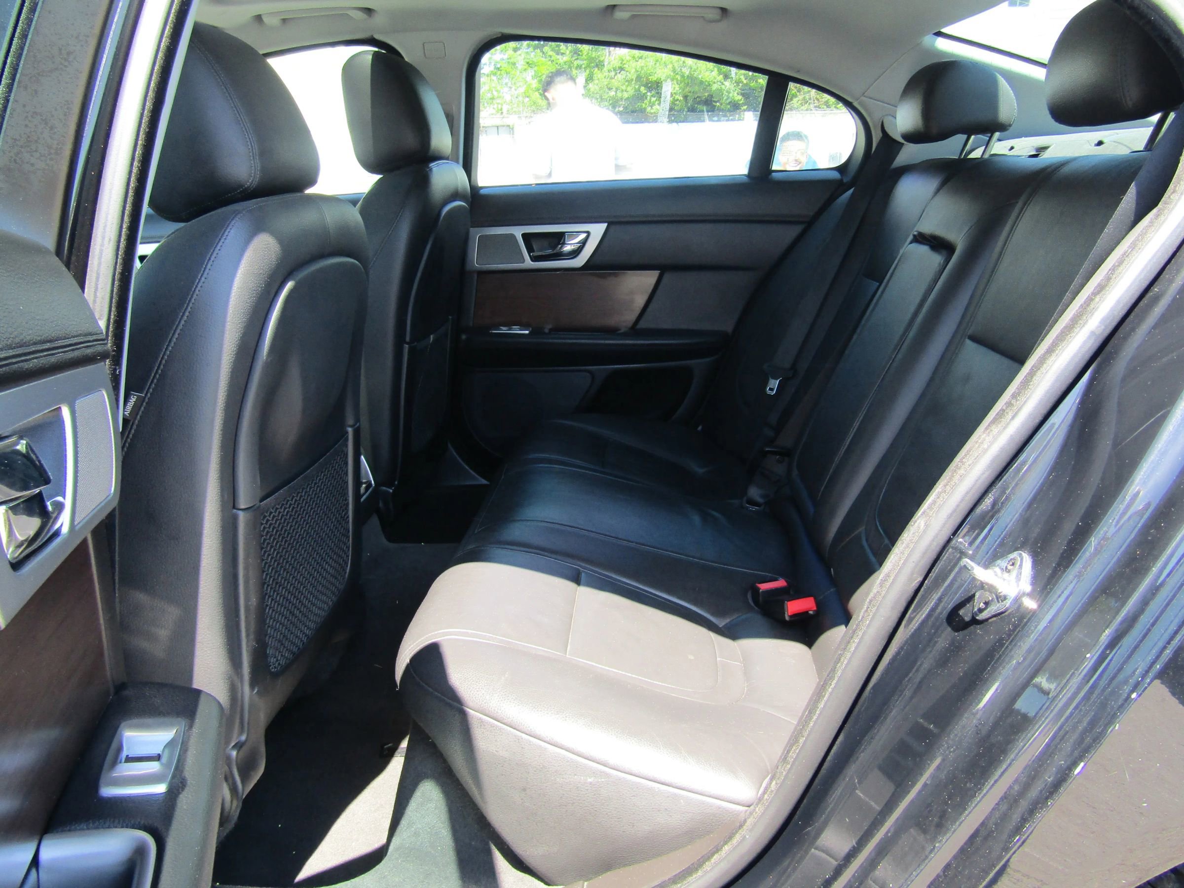 Used 2014 Jaguar XF RWD image 12