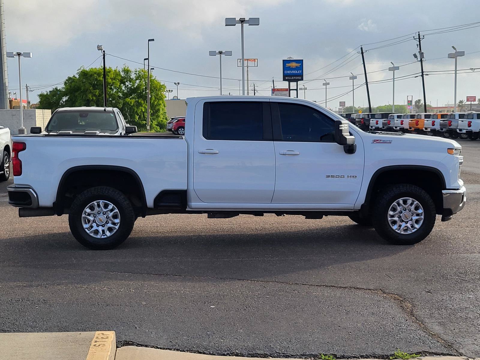 Used 2024 Chevrolet Silverado 2500 LT AWD/4WD image 6