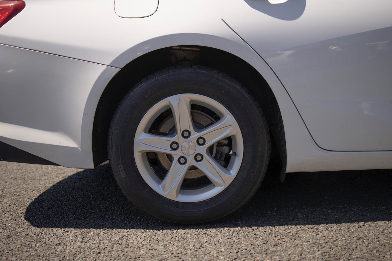 Used 2021 Chevrolet Malibu LS FWD image 23