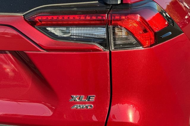 Certified 2022 Toyota RAV4 XLE w/ XLE Grade Weather Package AWD/4WD image 32