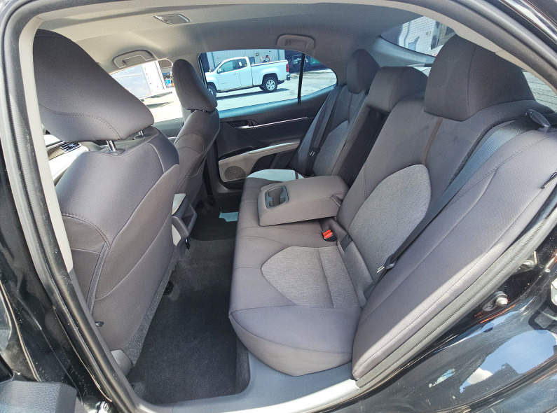 Used 2020 Toyota Camry LE FWD image 10