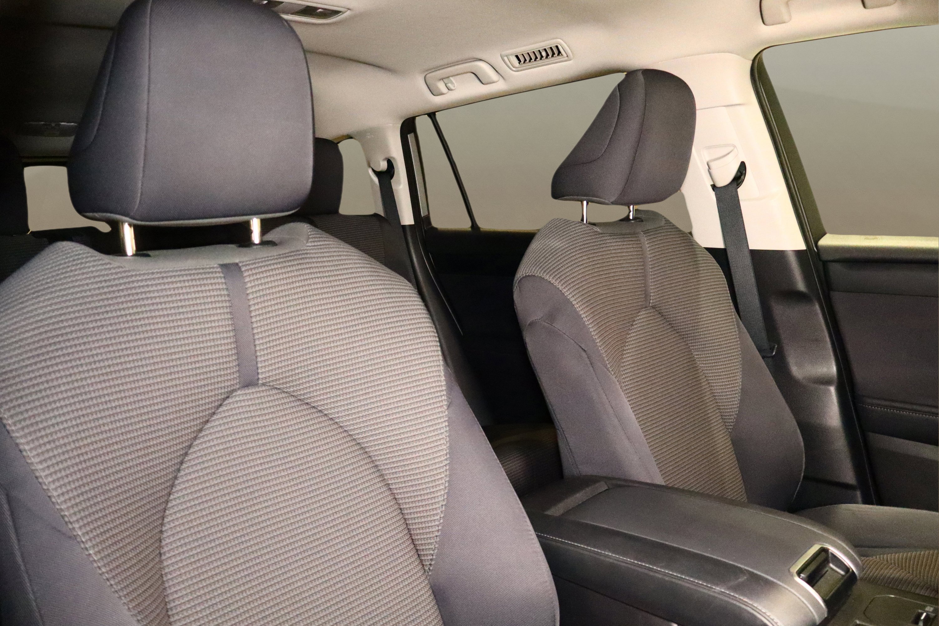 Used 2020 Toyota Highlander LE image 21