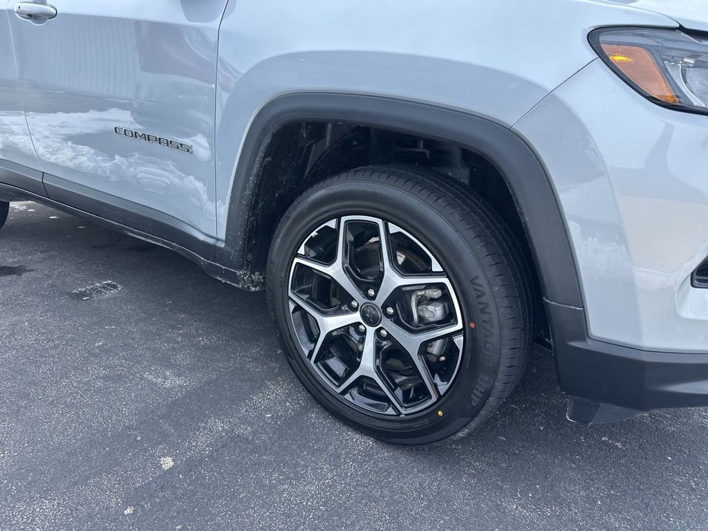 Used 2025 Jeep Compass Limited image 4