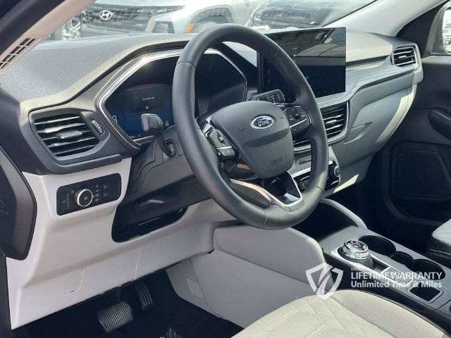 Used 2023 Ford Escape Platinum w/ Premium Technology Package AWD/4WD image 13