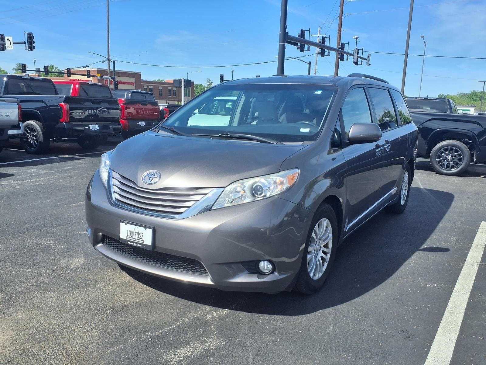 Used 2017 Toyota Sienna XLE Premium FWD image 31