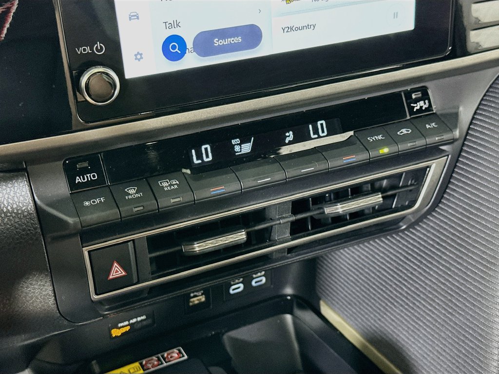 Used 2026 Toyota Camry SE FWD image 27