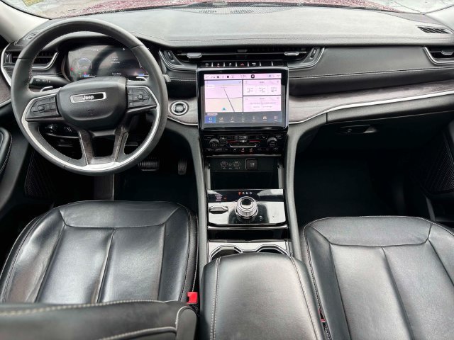 Used 2023 Jeep Grand Cherokee L Limited AWD/4WD image 30