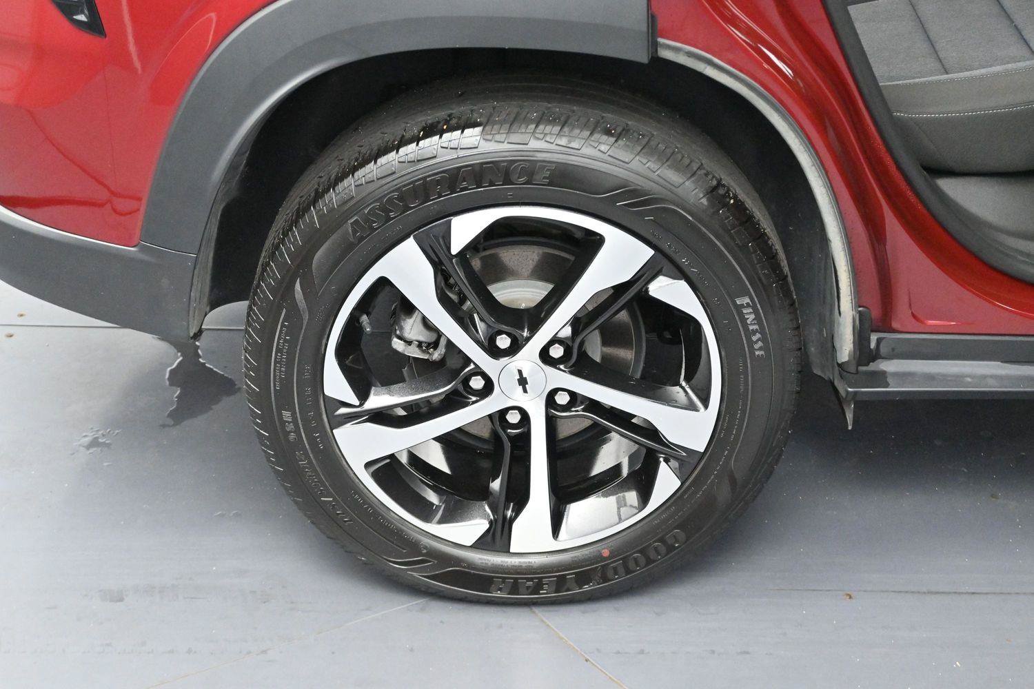Used 2024 Chevrolet Trax RS w/ Driver Confidence Package FWD image 32