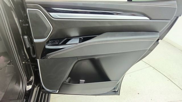 Used 2025 Cadillac Escalade Sport w/ Touring Package image 29