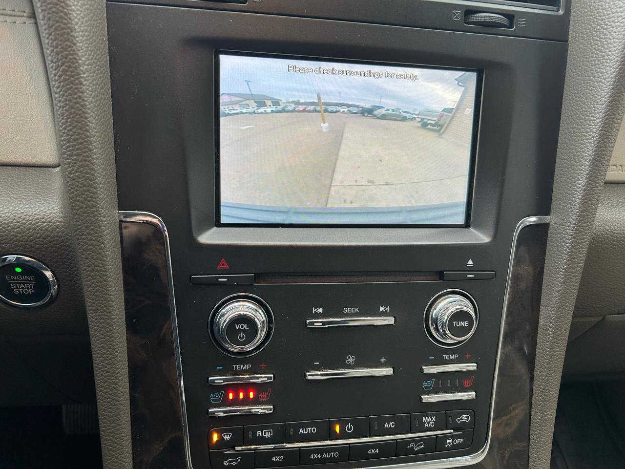 Used 2015 Lincoln Navigator L 4WD image 24