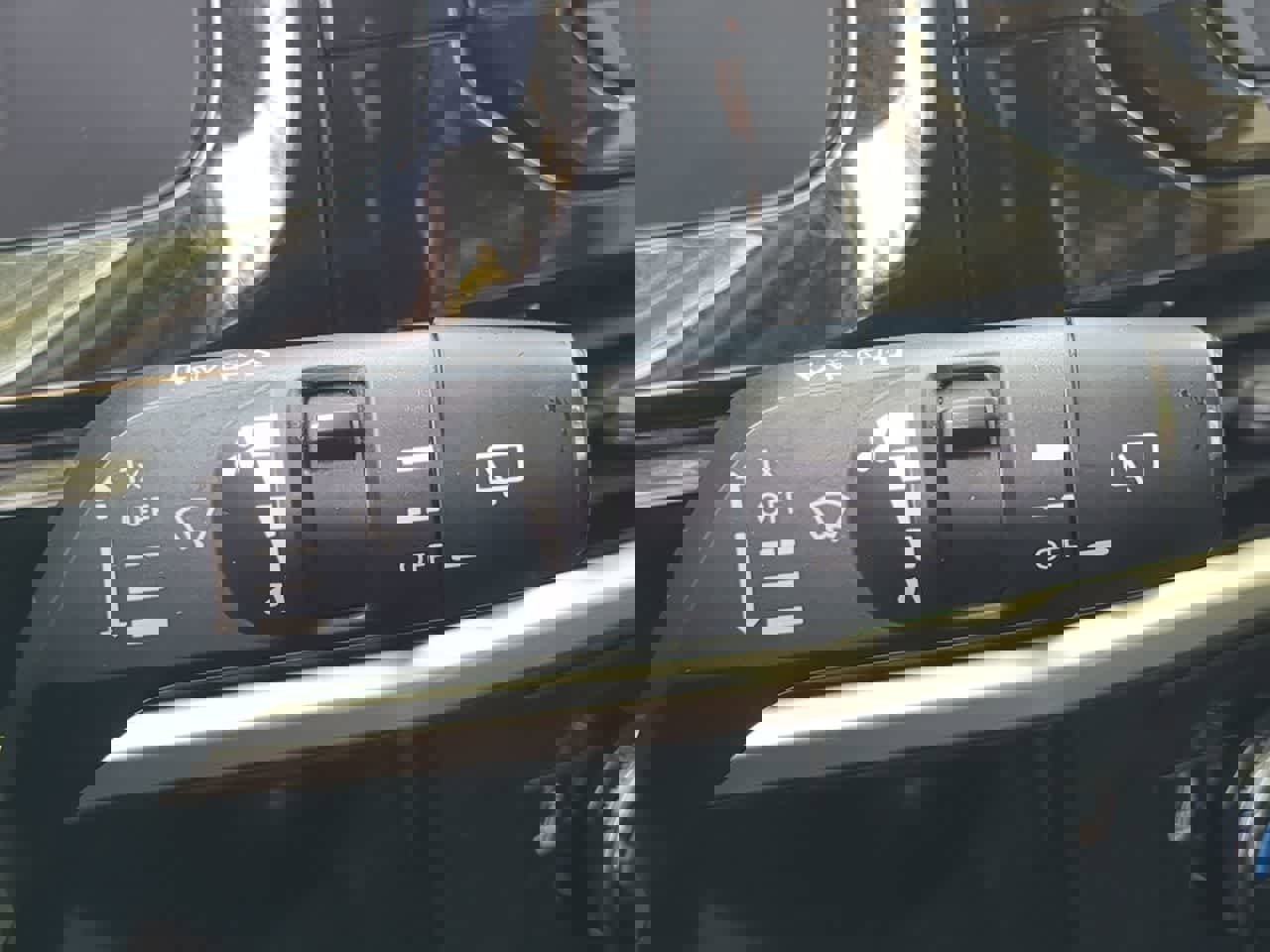 Used 2022 Nissan Pathfinder SV w/ SV Black Package image 25