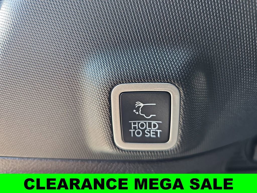 New 2025 Jeep Grand Cherokee Altitude image 13