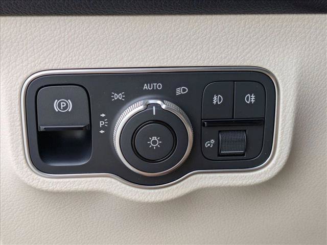 Used 2023 Mercedes-Benz GLB 250 image 11