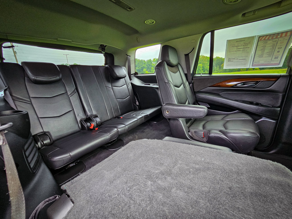 Used 2020 Cadillac Escalade Luxury w/ Escalade Sport Edition RWD image 45