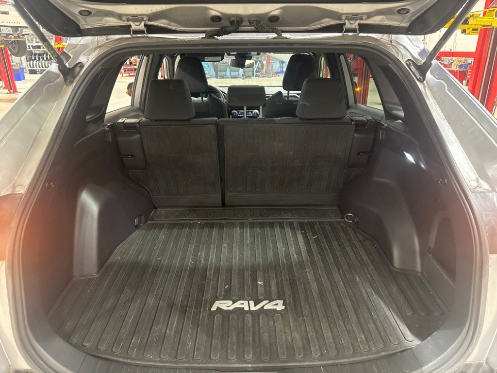 Used 2022 Toyota RAV4 SE AWD/4WD image 46