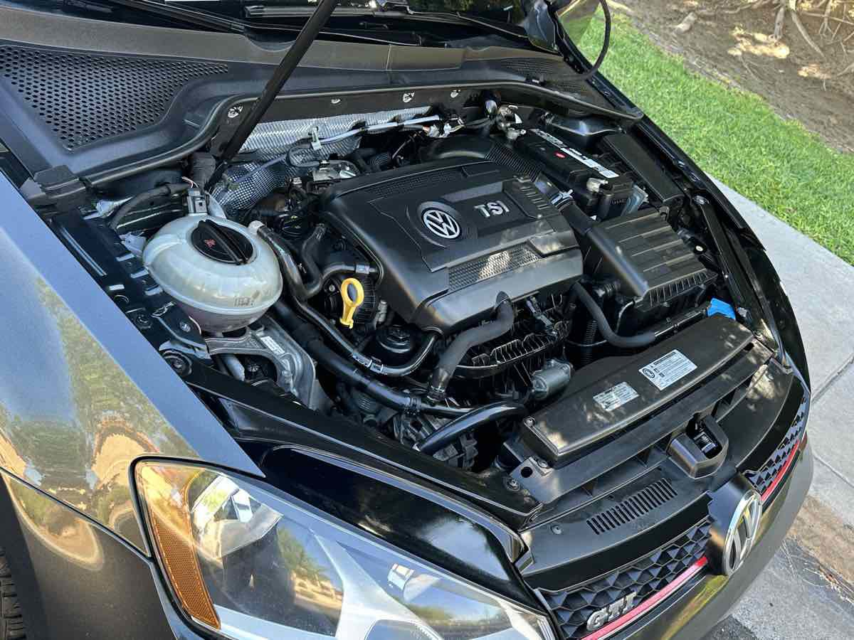 Used 2015 Volkswagen GTI SE FWD image 59