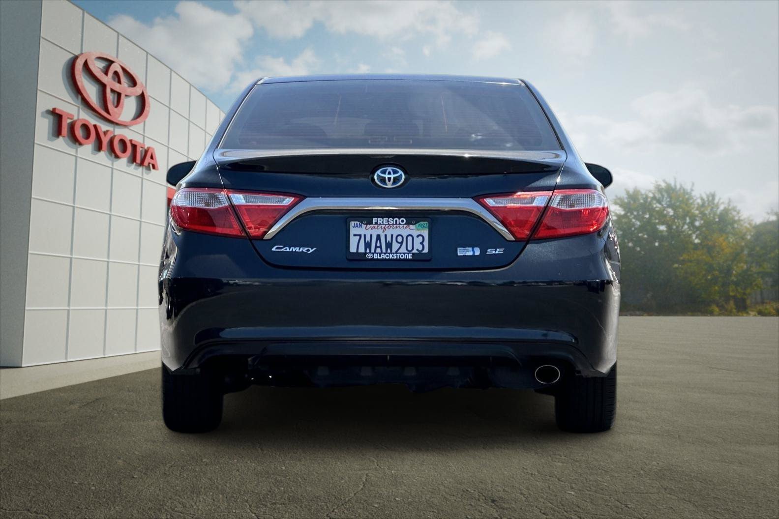Used 2017 Toyota Camry SE FWD image 4