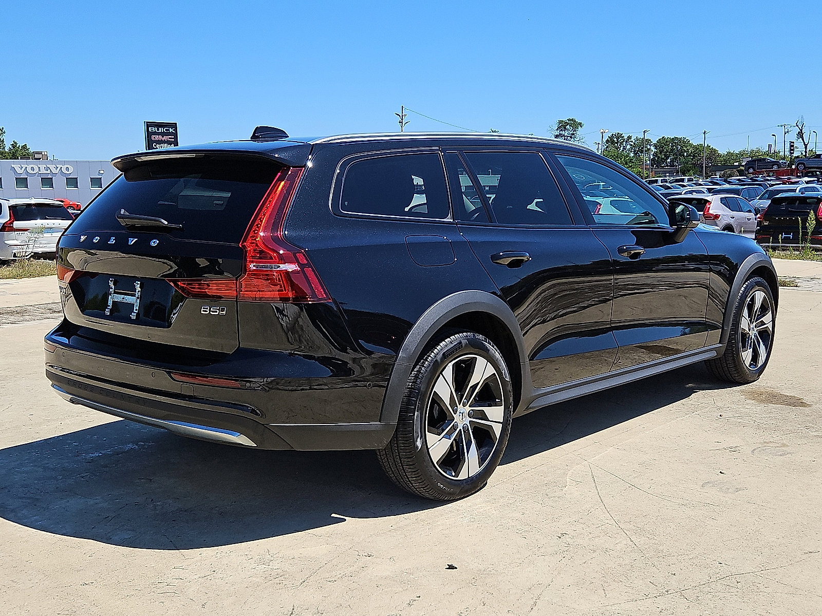 Certified 2024 Volvo V60 B5 Cross Country Plus image 6