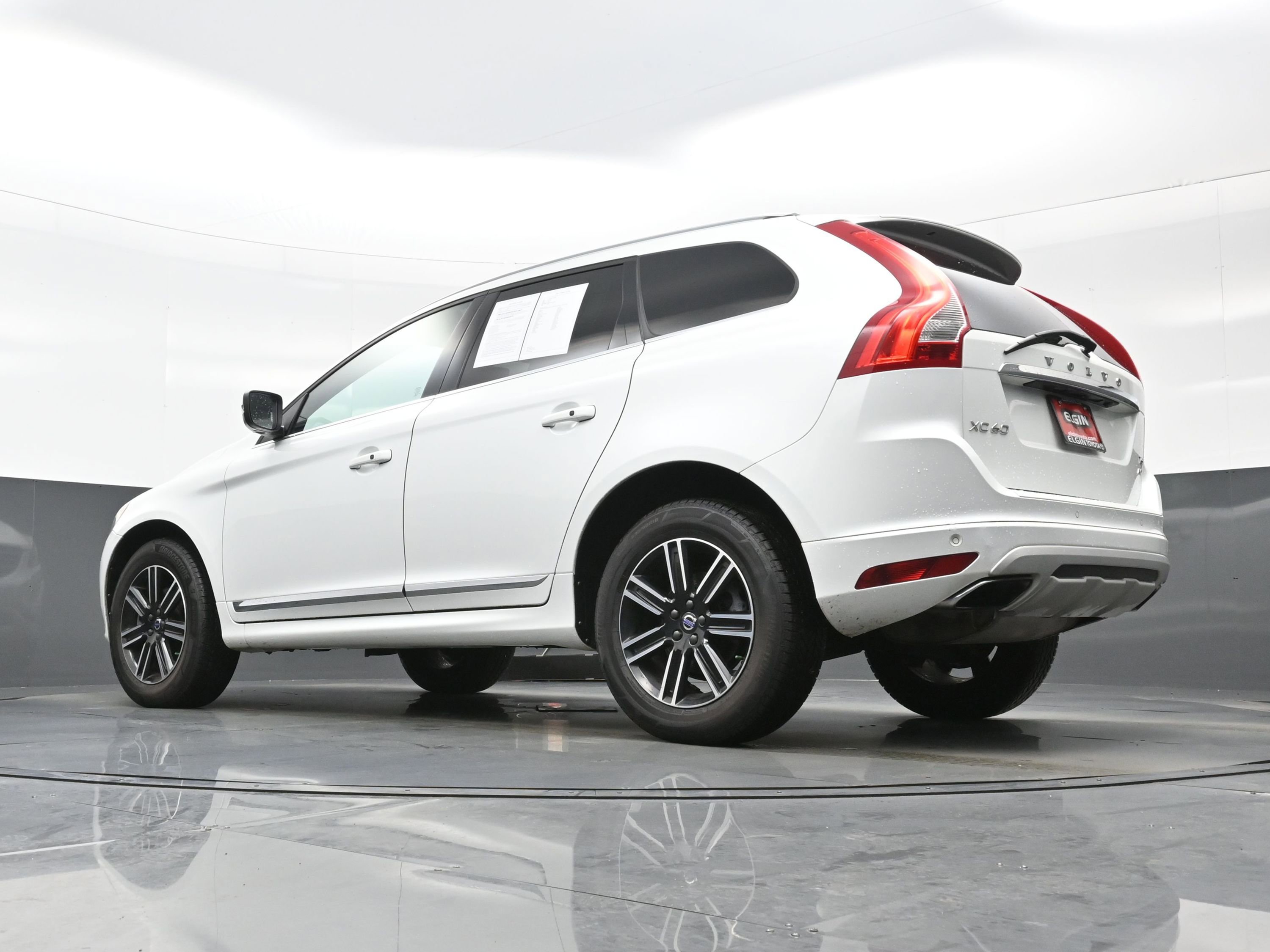 Used 2017 Volvo XC60 T5 Dynamic w/ Preferred Option Package image 30