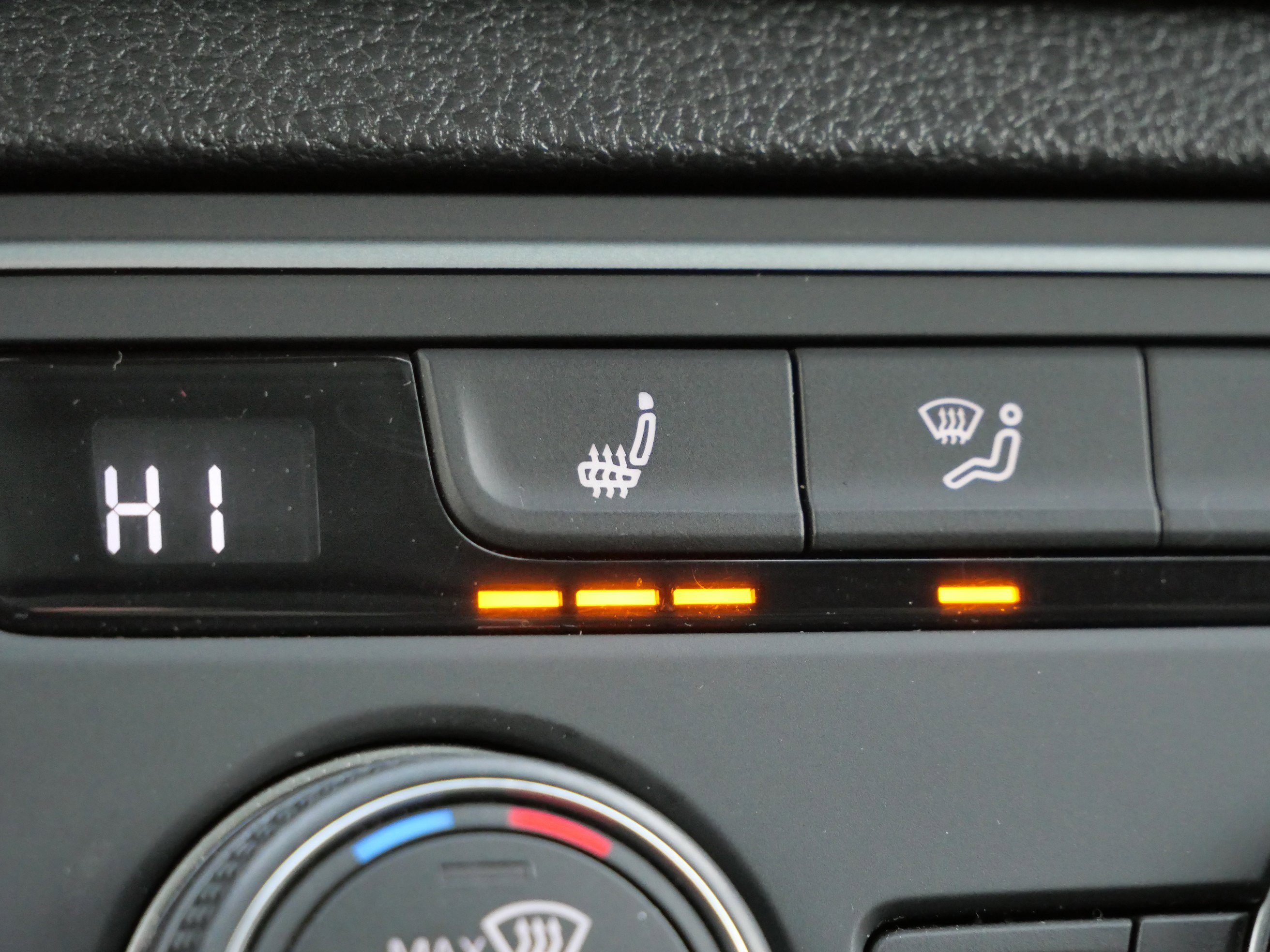 Certified 2021 Volkswagen Atlas SE image 30