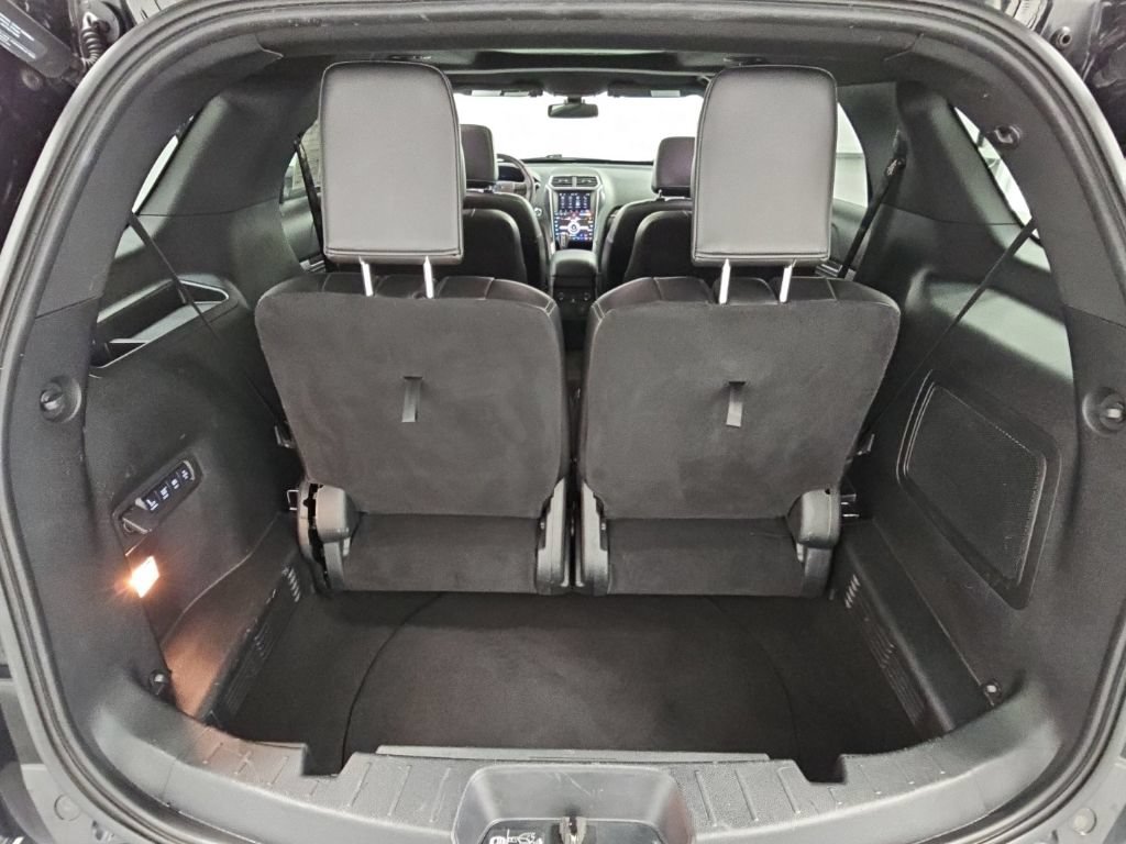 Used 2018 Ford Explorer Limited w/ Equipment Group 301A AWD/4WD image 37
