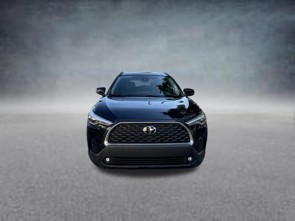 Used 2022 Toyota Corolla Cross XLE FWD image 2