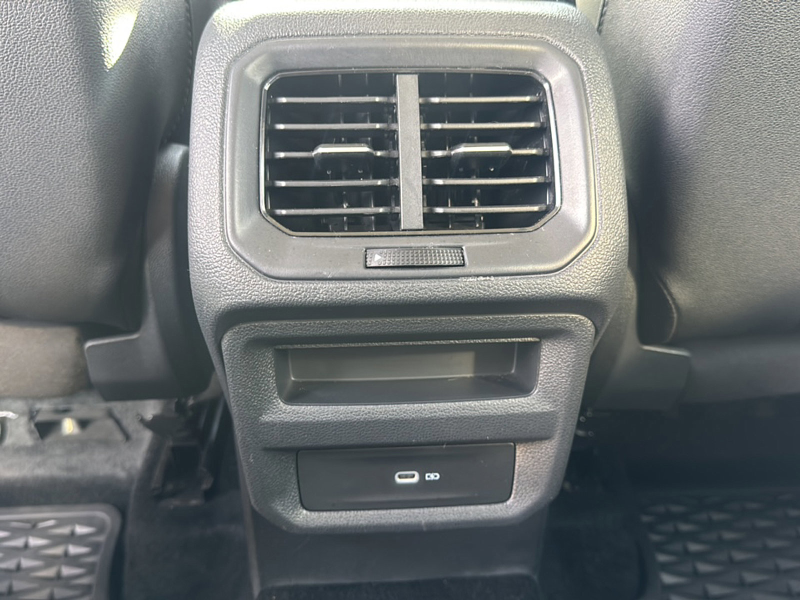 Used 2024 Volkswagen Taos SE image 20