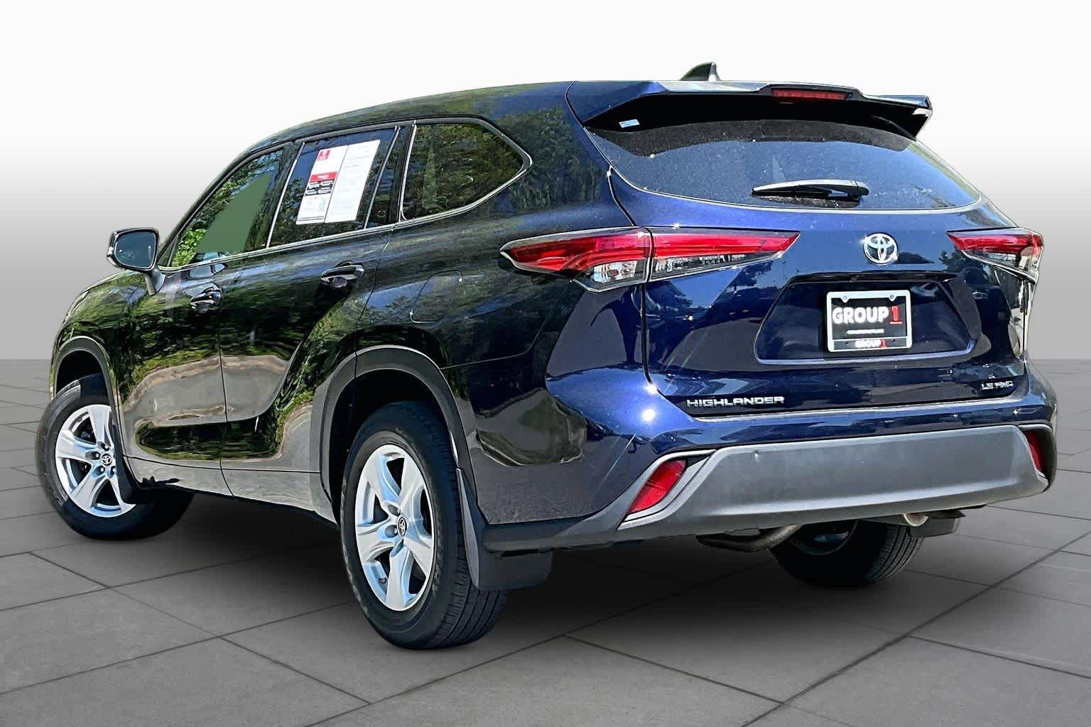 Used 2022 Toyota Highlander LE AWD/4WD image 11