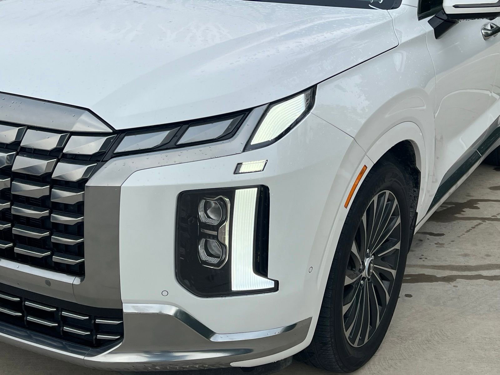 Used 2024 Hyundai Palisade Calligraphy FWD image 4