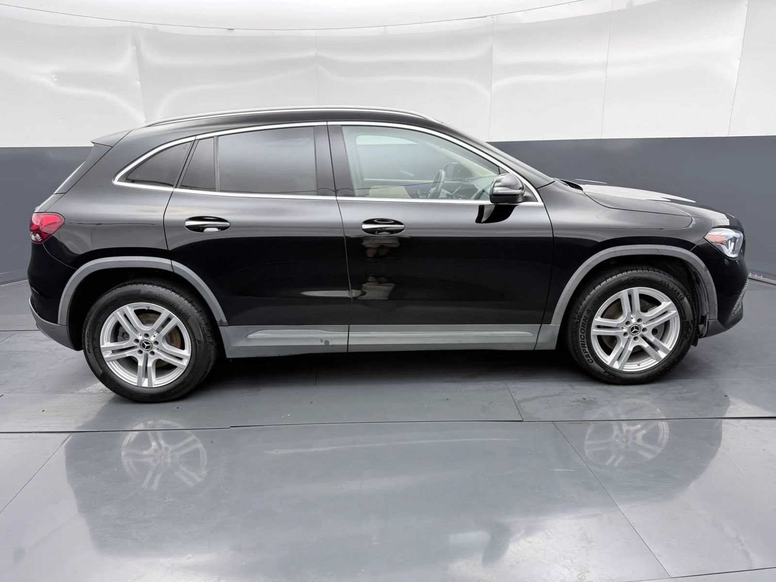 Used 2021 Mercedes-Benz GLA 250 4MATIC w/ Premium Package image 8
